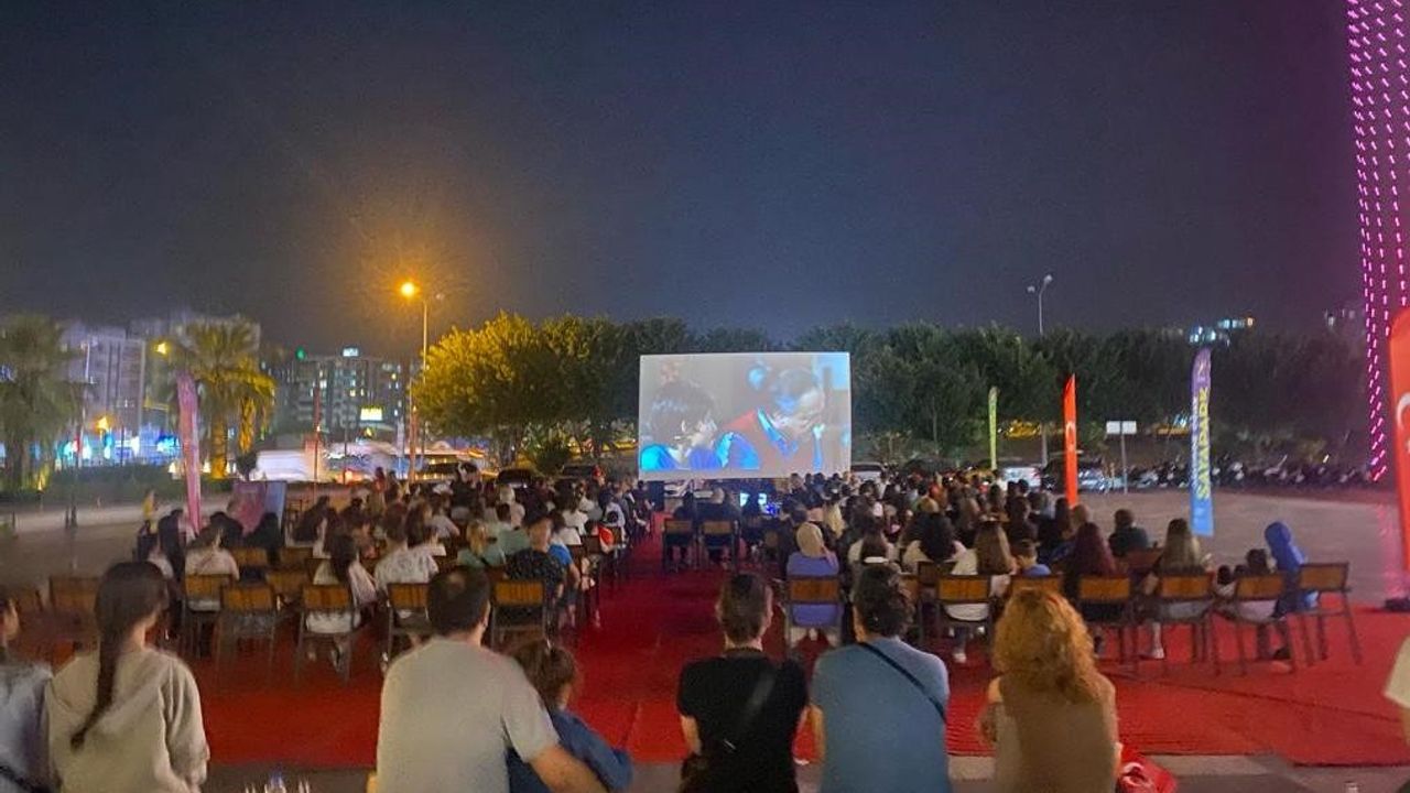 ’Dersimiz Atatürk’ filmi Sayapark ziyaretçileriyle buluştu