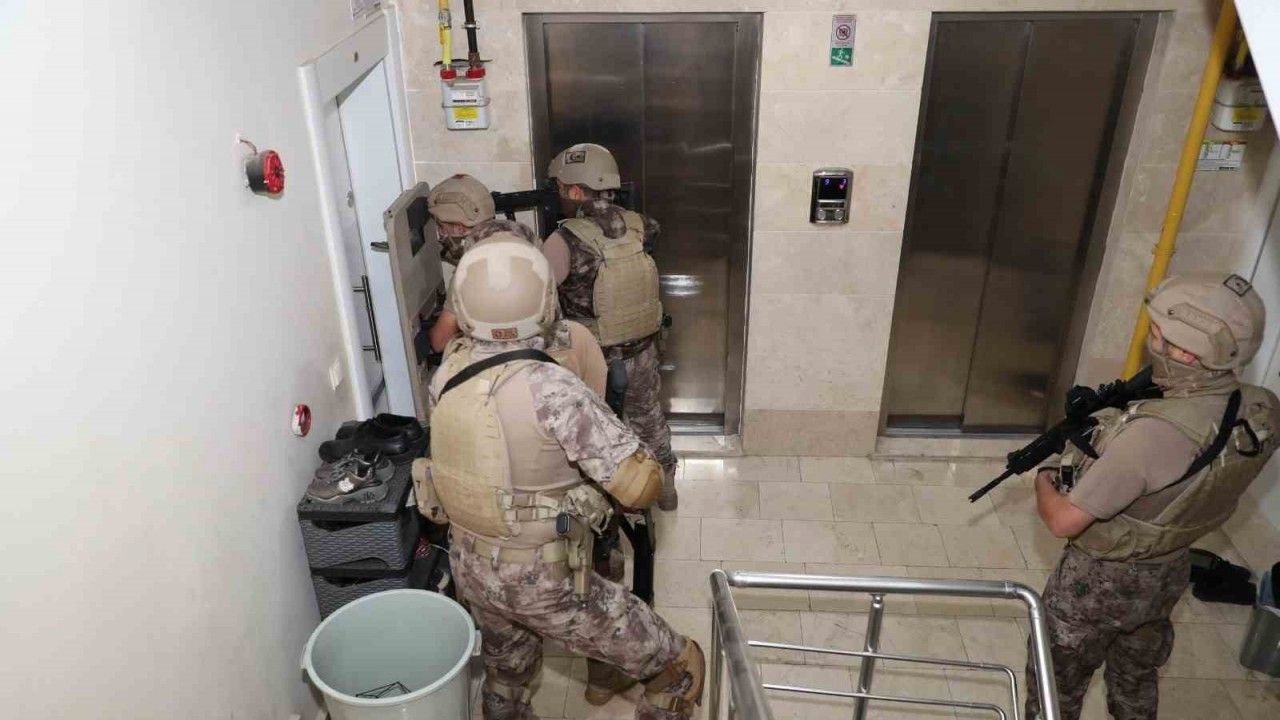 Mersin’de terör örgütlerine operasyon: 6 gözaltı