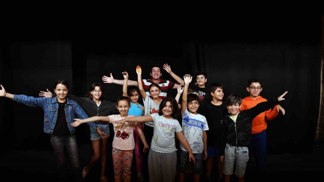 Şehir Tiyatrosu, 21 eğitmenle kapılarını yeni yeteneklere açtı