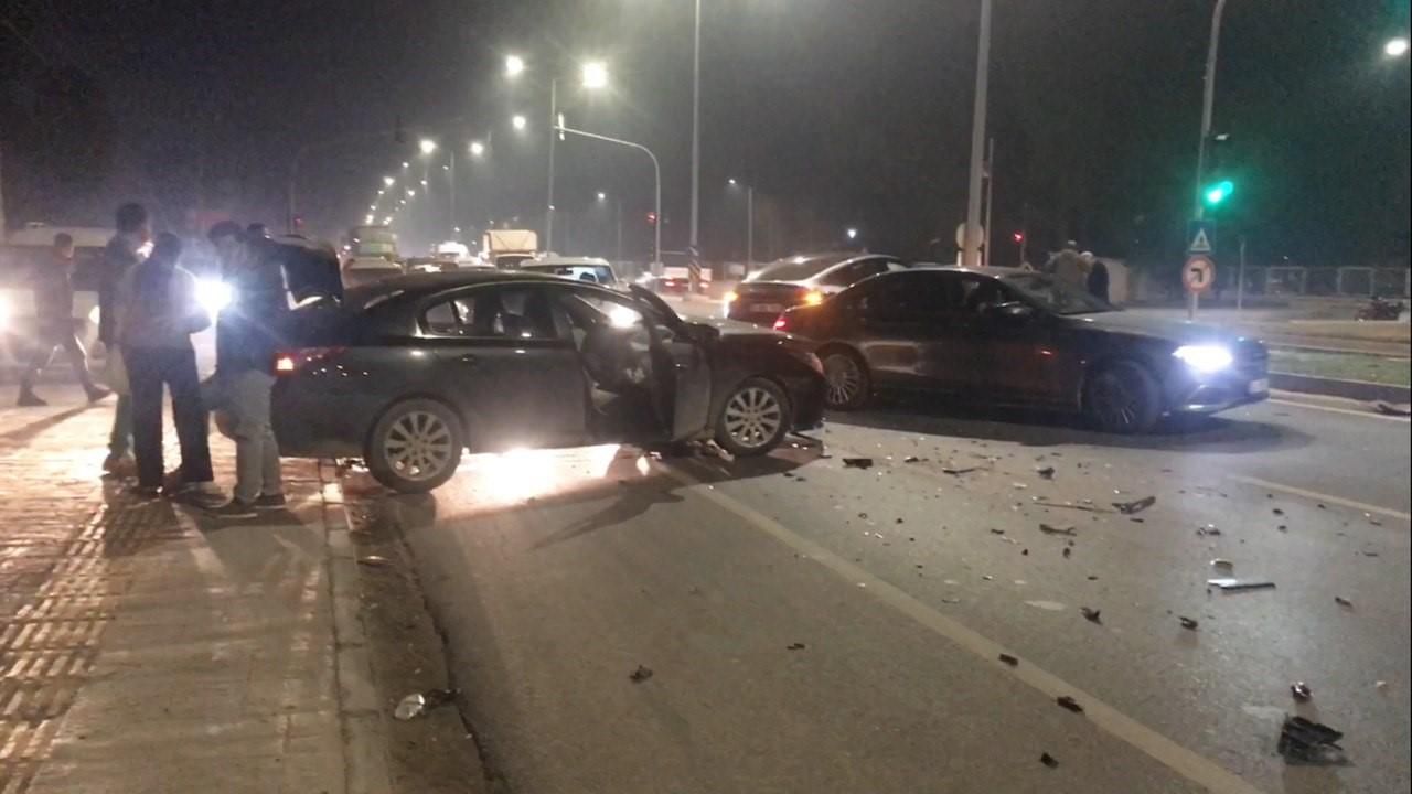 Mersin’de otomobiller çarpıştı: 3 yaralı