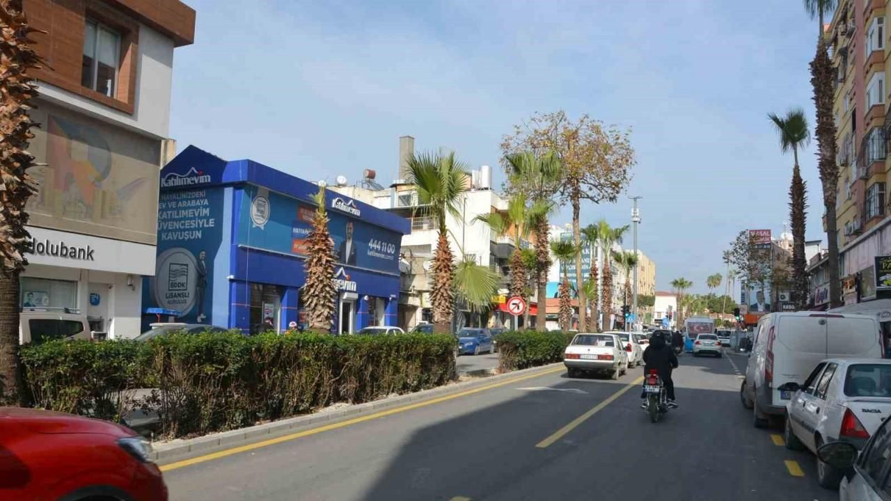 Tarsus’ta ’Kentsel Tasarım ve Yenileme Projesi’ kapsamında caddeler yenileniyor