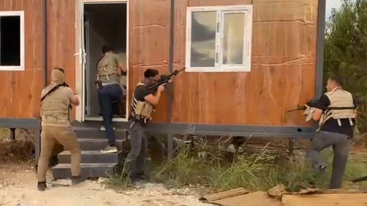 Polisten şok operasyon: Gömülü uyuşturucu ve uzun namlulu silahlar ele geçirildi