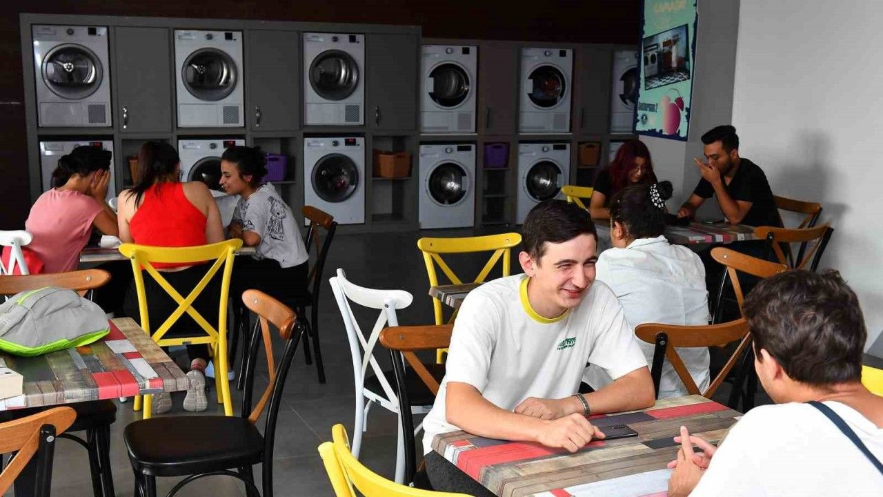 Başkan Seçer:  "Gençler, hayallerinizi birlikte gerçekleştirmek için sizleri Mersin’e bekliyoruz"