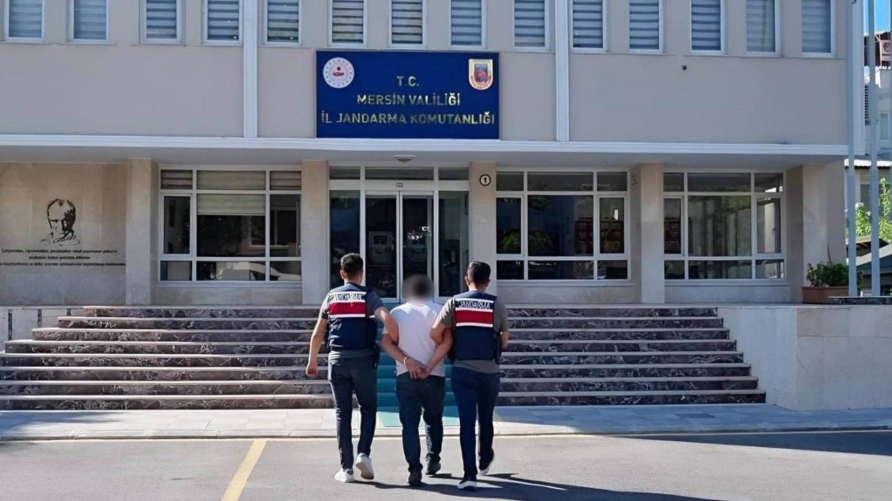 Mersin’de 29,5 yıl hapis cezası ile aranan şahıs jandarmadan kaçamadı