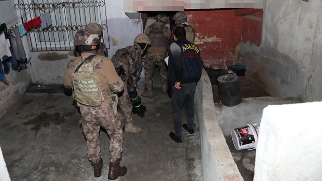 Mersin'de 200 Polisin Katılımıyla Şafak Vakti Operasyonu