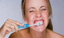 Agresif diş fırçalama kırılmaya zemin hazırlayabiliyor