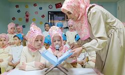 Anamurlu minikler Kur’an’a geçmenin sevincini yaşadı