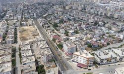 Tarsus’ta caddelerde yenileme çalışmaları sürüyor