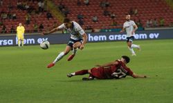 Trendyol Süper Lig: Hatayspor: 1 - Fenerbahçe: 1  (İlk yarı)