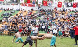 Mersin’de Zafer Bayramı kapsamında ‘Gözne Karakucak Güreşleri’ düzenlendi