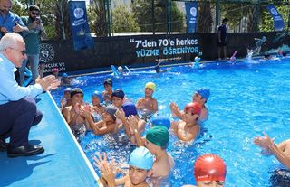 Akdeniz'de Ücretsiz Yüzme Kursları Başlıyor