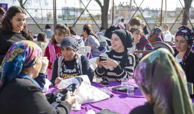 Mersin Büyükşehir Belediyesinin gönüllüleri, gönüllere dokunuyor
