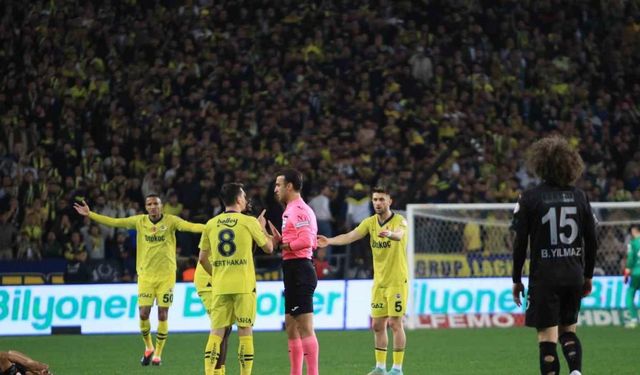 Trendyol Süper Lig: Hatayspor: 0 -  Fenerbahçe: 2 (İlk yarı)
