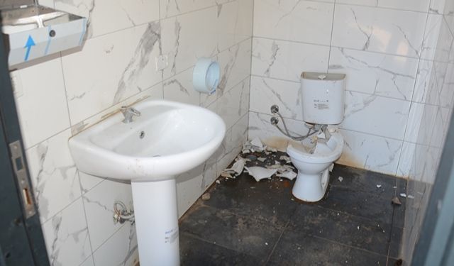 Berdan Barajı Mesire Alanındaki Tuvaletlerin Kapısı Söküldü, Taşlarla Lavabolar Kırıldı