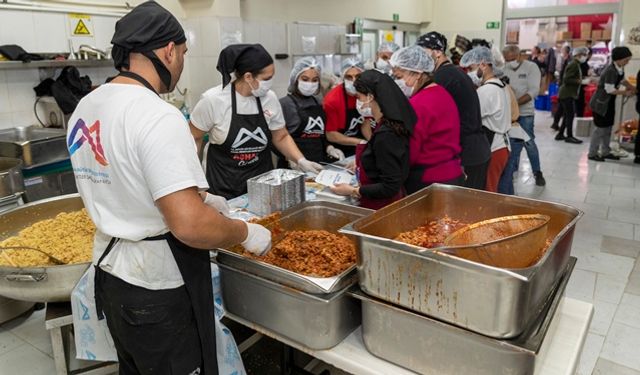 Büyükşehir’in Sanatçılarından Depremzedelere Yardım Eli