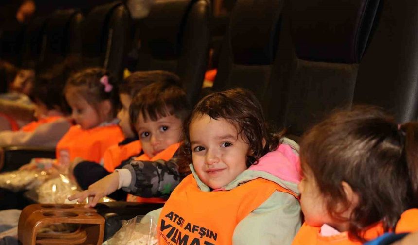 Toroslar’da anaokulu öğrencileri sinema ile buluştu