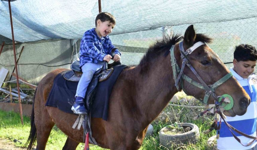 At binme çiftliğini özel ve kimsesiz çocukların hizmetine sundu