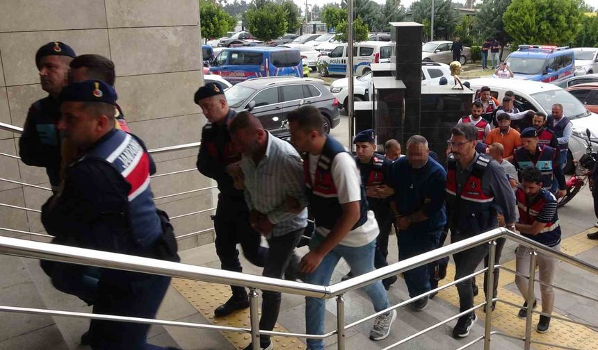 Mersin’de uyuşturucu tacirlerine çifte operasyon: 15 tutuklama