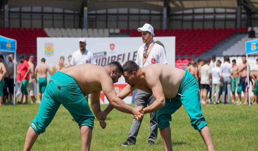 Karakucak Güreşleri 400 sporcunun katılımıyla gerçekleştirildi