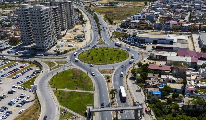 Mersin’de D-400 üzerindeki kavşaklara peyzaj düzenlemesi