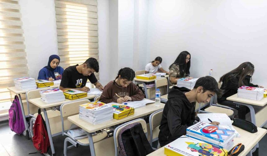 Mersin’de YKS’ye girecek öğrencilere uzman desteği