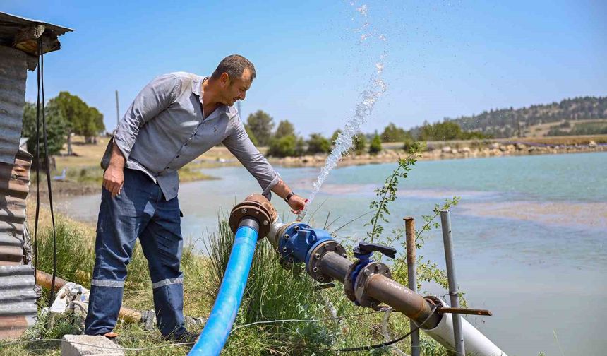 Mersin Büyükşehir Belediyesinden çiftçiye sulama borusu desteği