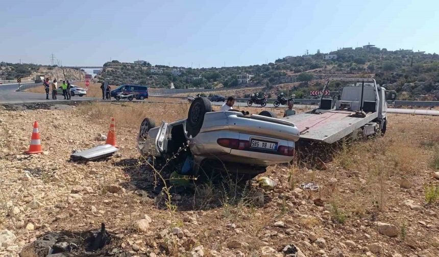 Otomobil karşı şeride geçip takla attı: 1 ölü, 1 yaralı